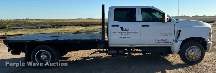 image for item MV9230 2020 Chevrolet  Silverado 5500HD Crew Cab flatbed truck