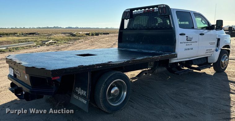 image for item MV9230 2020 Chevrolet  Silverado 5500HD Crew Cab flatbed truck