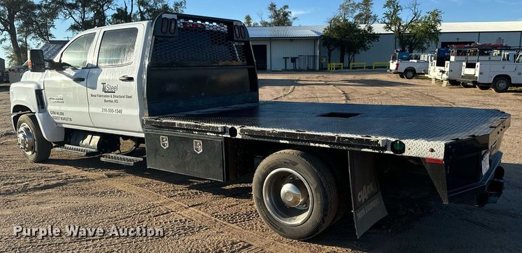 image for item MV9230 2020 Chevrolet  Silverado 5500HD Crew Cab flatbed truck