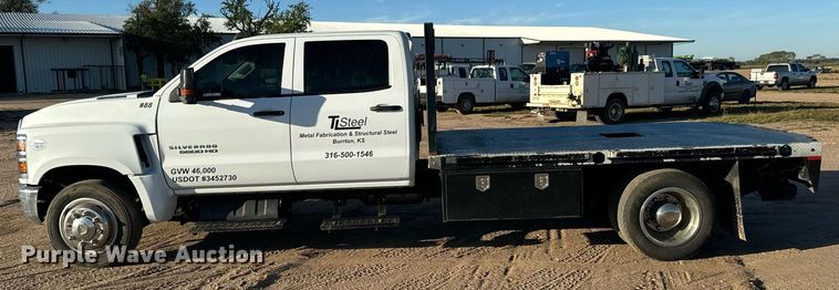 image for item MV9230 2020 Chevrolet  Silverado 5500HD Crew Cab flatbed truck