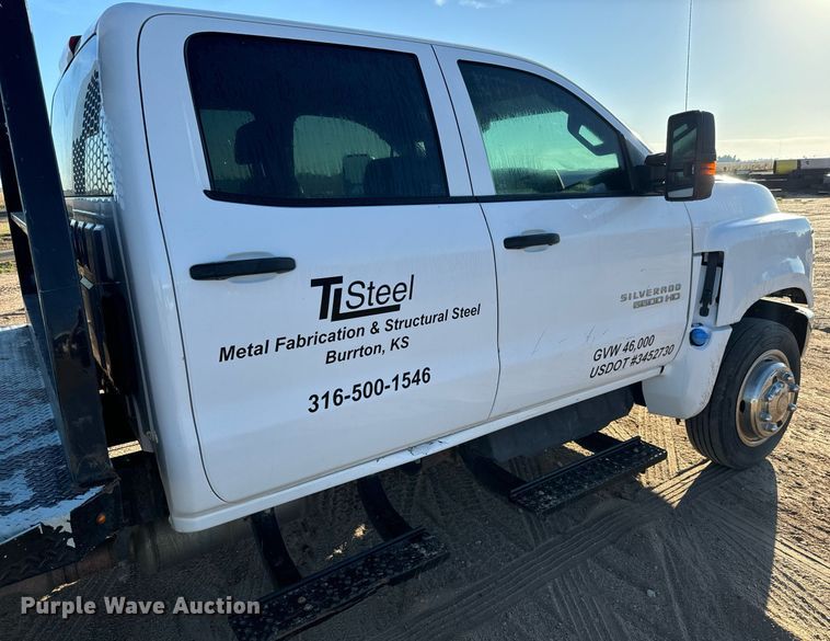 image for item MV9230 2020 Chevrolet  Silverado 5500HD Crew Cab flatbed truck