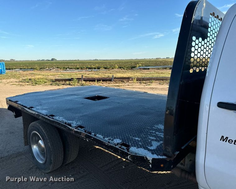 image for item MV9230 2020 Chevrolet  Silverado 5500HD Crew Cab flatbed truck