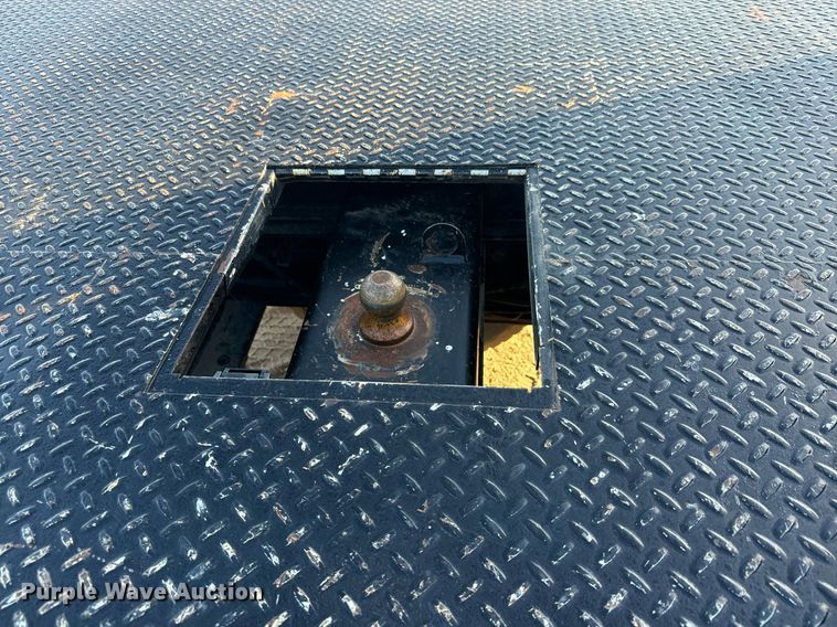 image for item MV9230 2020 Chevrolet  Silverado 5500HD Crew Cab flatbed truck