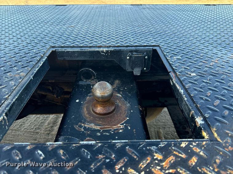 image for item MV9230 2020 Chevrolet  Silverado 5500HD Crew Cab flatbed truck