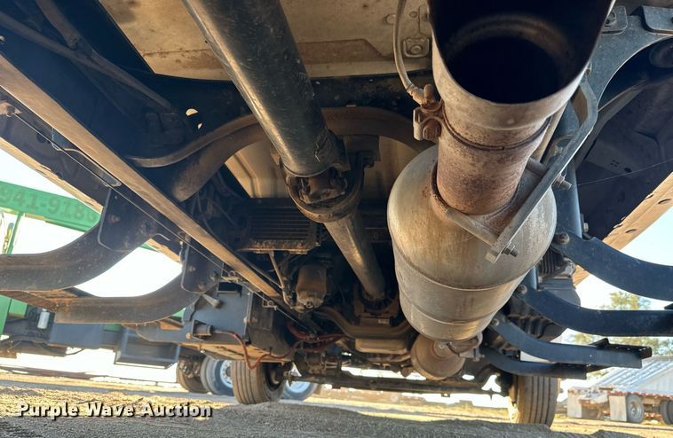 image for item MV9230 2020 Chevrolet  Silverado 5500HD Crew Cab flatbed truck