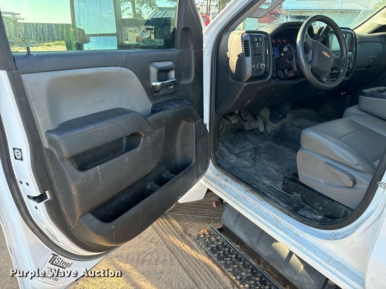 image for item MV9230 2020 Chevrolet  Silverado 5500HD Crew Cab flatbed truck