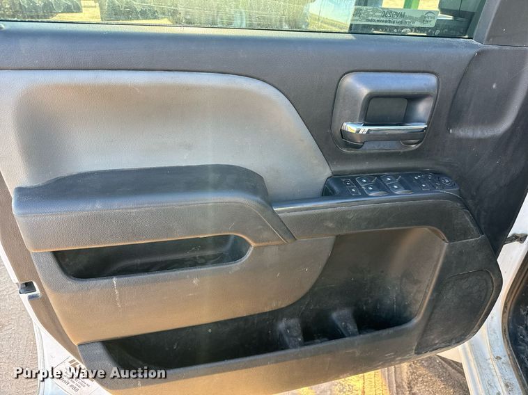 image for item MV9230 2020 Chevrolet  Silverado 5500HD Crew Cab flatbed truck