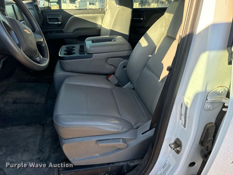 image for item MV9230 2020 Chevrolet  Silverado 5500HD Crew Cab flatbed truck