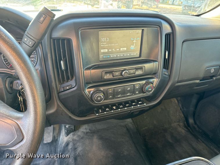 image for item MV9230 2020 Chevrolet  Silverado 5500HD Crew Cab flatbed truck