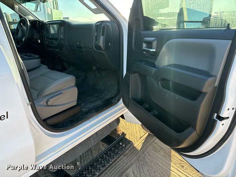 image for item MV9230 2020 Chevrolet  Silverado 5500HD Crew Cab flatbed truck