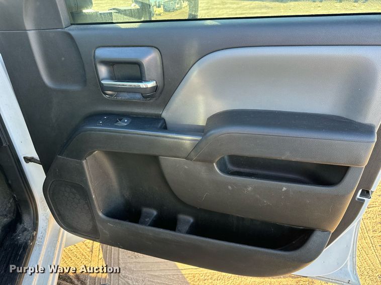 image for item MV9230 2020 Chevrolet  Silverado 5500HD Crew Cab flatbed truck