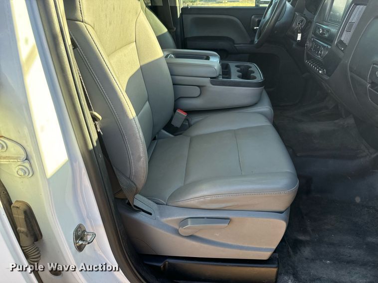 image for item MV9230 2020 Chevrolet  Silverado 5500HD Crew Cab flatbed truck