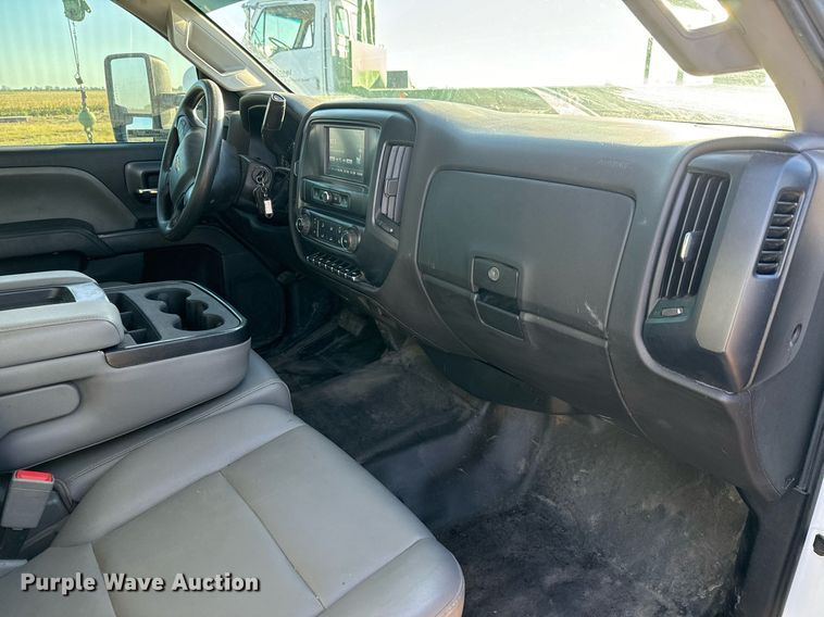 image for item MV9230 2020 Chevrolet  Silverado 5500HD Crew Cab flatbed truck