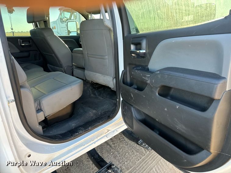 image for item MV9230 2020 Chevrolet  Silverado 5500HD Crew Cab flatbed truck