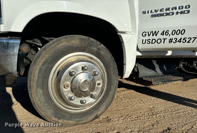 image for item MV9230 2020 Chevrolet  Silverado 5500HD Crew Cab flatbed truck