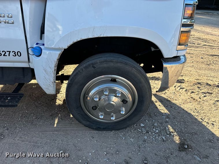 image for item MV9230 2020 Chevrolet  Silverado 5500HD Crew Cab flatbed truck