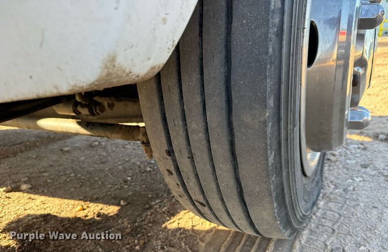 image for item MV9230 2020 Chevrolet  Silverado 5500HD Crew Cab flatbed truck