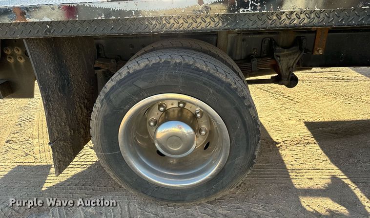 image for item MV9230 2020 Chevrolet  Silverado 5500HD Crew Cab flatbed truck