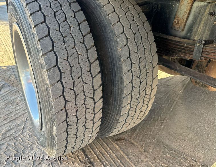 image for item MV9230 2020 Chevrolet  Silverado 5500HD Crew Cab flatbed truck