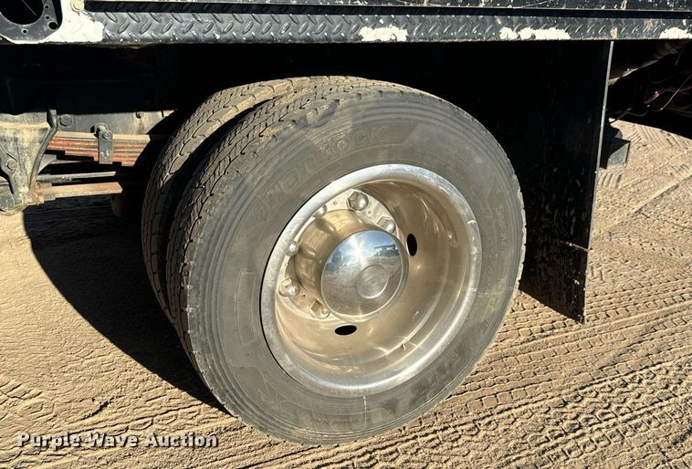 image for item MV9230 2020 Chevrolet  Silverado 5500HD Crew Cab flatbed truck