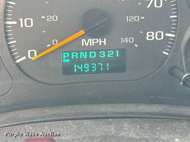 image for item MV9256 2006 GMC C5500 shuttle bus