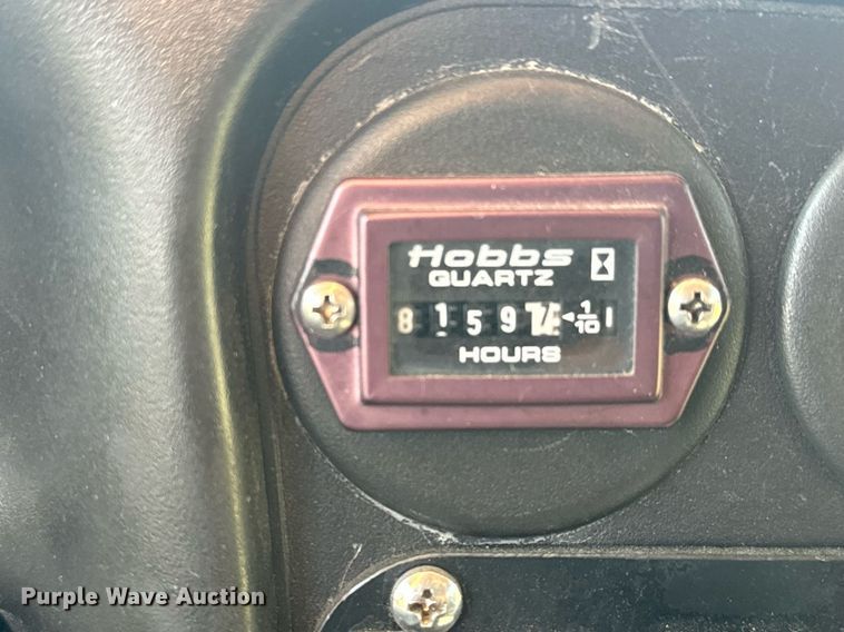 image for item MV9256 2006 GMC C5500 shuttle bus