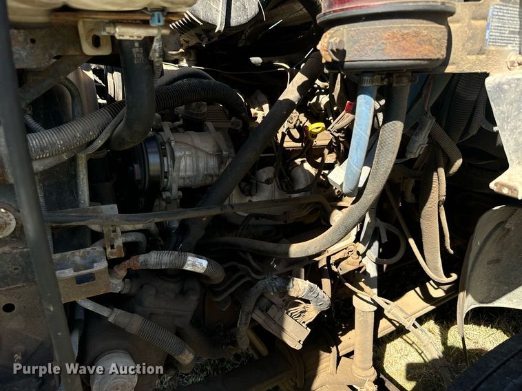 image for item MV9256 2006 GMC C5500 shuttle bus