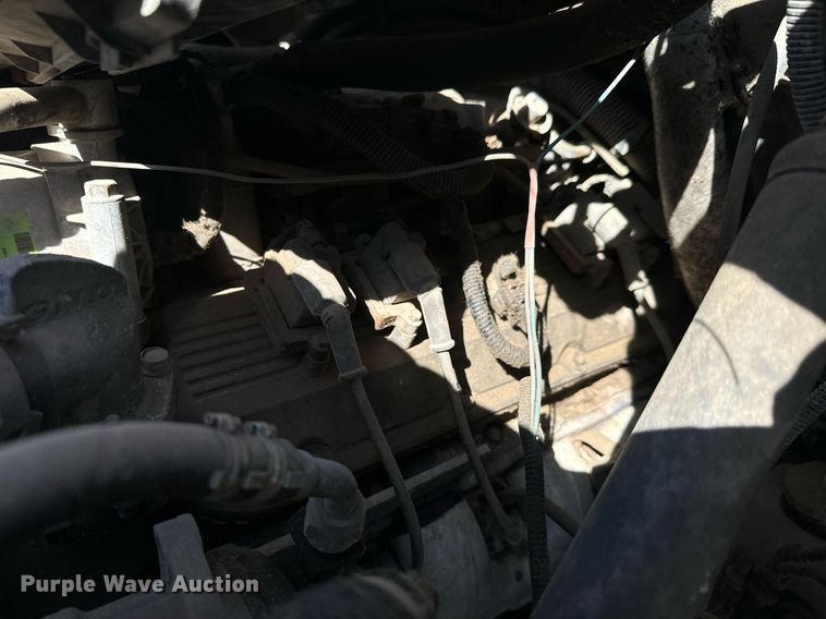 image for item MV9256 2006 GMC C5500 shuttle bus