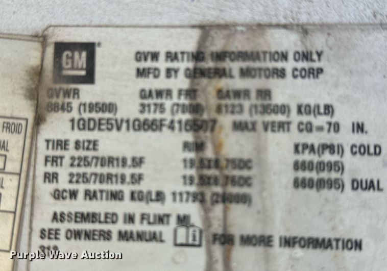 image for item MV9256 2006 GMC C5500 shuttle bus