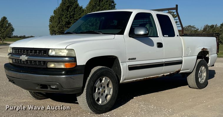 image for item MV9258 2000 Chevrolet  Silverado 1500  Ext. Cab pickup truck