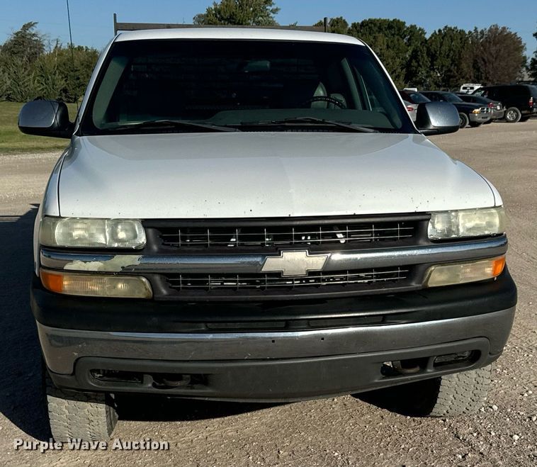 image for item MV9258 2000 Chevrolet  Silverado 1500  Ext. Cab pickup truck
