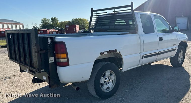 image for item MV9258 2000 Chevrolet  Silverado 1500  Ext. Cab pickup truck
