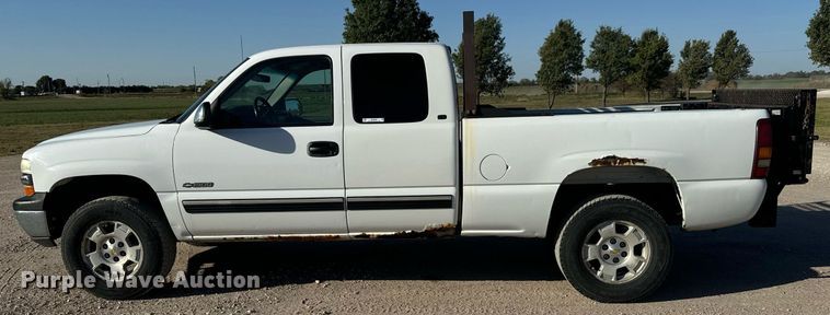 image for item MV9258 2000 Chevrolet  Silverado 1500  Ext. Cab pickup truck