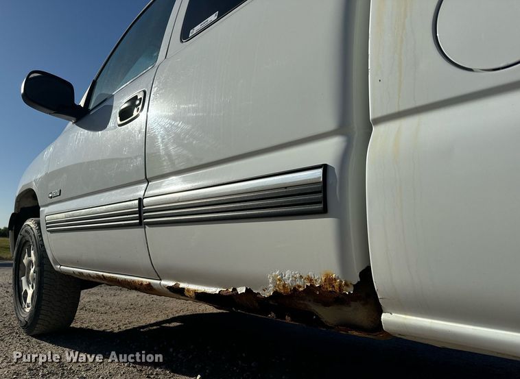 image for item MV9258 2000 Chevrolet  Silverado 1500  Ext. Cab pickup truck