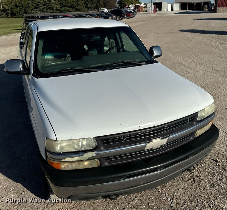 image for item MV9258 2000 Chevrolet  Silverado 1500  Ext. Cab pickup truck