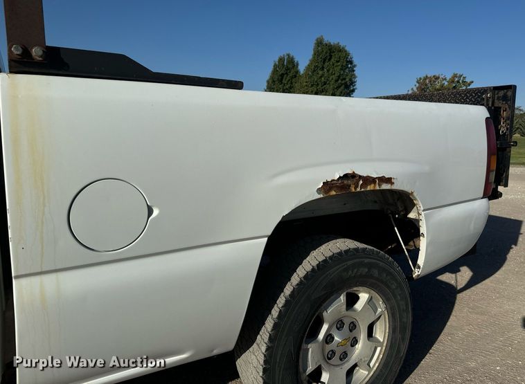 image for item MV9258 2000 Chevrolet  Silverado 1500  Ext. Cab pickup truck