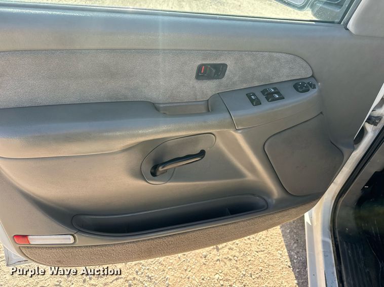 image for item MV9258 2000 Chevrolet  Silverado 1500  Ext. Cab pickup truck