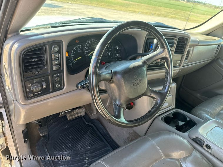 image for item MV9258 2000 Chevrolet  Silverado 1500  Ext. Cab pickup truck