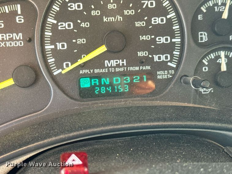 image for item MV9258 2000 Chevrolet  Silverado 1500  Ext. Cab pickup truck