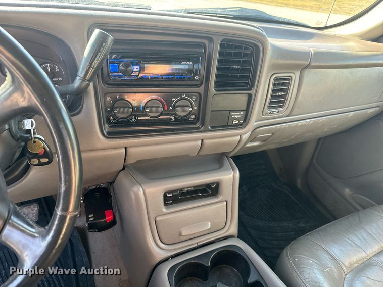 image for item MV9258 2000 Chevrolet  Silverado 1500  Ext. Cab pickup truck