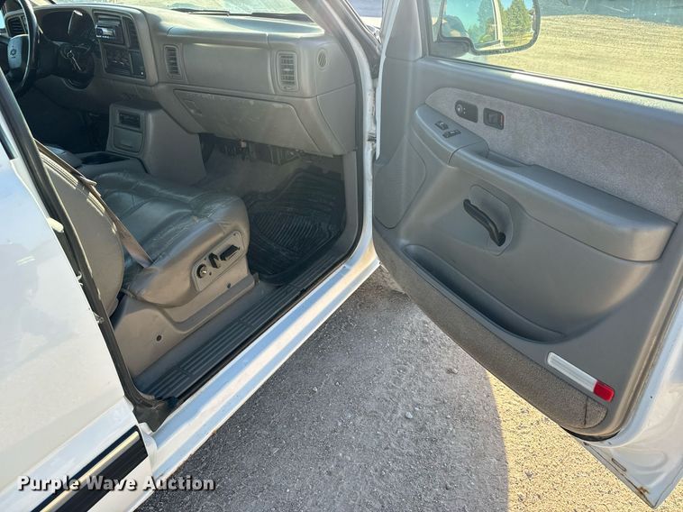 image for item MV9258 2000 Chevrolet  Silverado 1500  Ext. Cab pickup truck