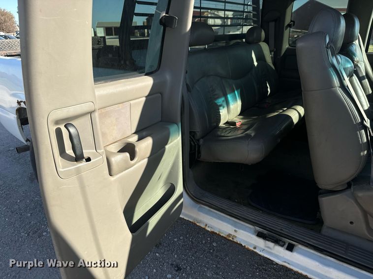 image for item MV9258 2000 Chevrolet  Silverado 1500  Ext. Cab pickup truck