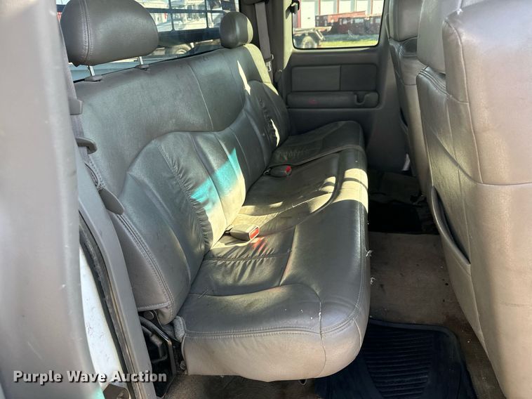 image for item MV9258 2000 Chevrolet  Silverado 1500  Ext. Cab pickup truck