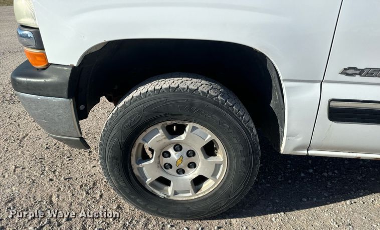 image for item MV9258 2000 Chevrolet  Silverado 1500  Ext. Cab pickup truck