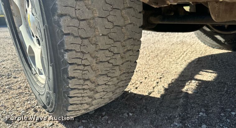 image for item MV9258 2000 Chevrolet  Silverado 1500  Ext. Cab pickup truck