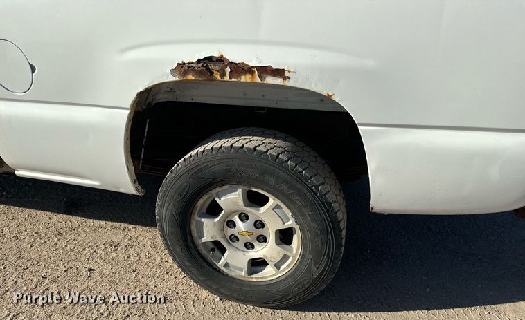 image for item MV9258 2000 Chevrolet  Silverado 1500  Ext. Cab pickup truck