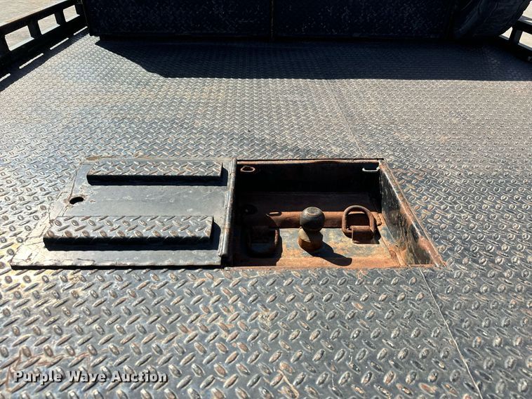 image for item MV9271 2017 Dodge  Ram 5500HD flatbed truck