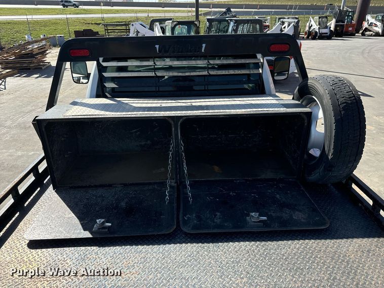 image for item MV9271 2017 Dodge  Ram 5500HD flatbed truck