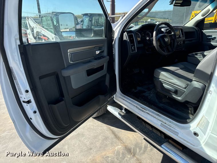 image for item MV9271 2017 Dodge  Ram 5500HD flatbed truck