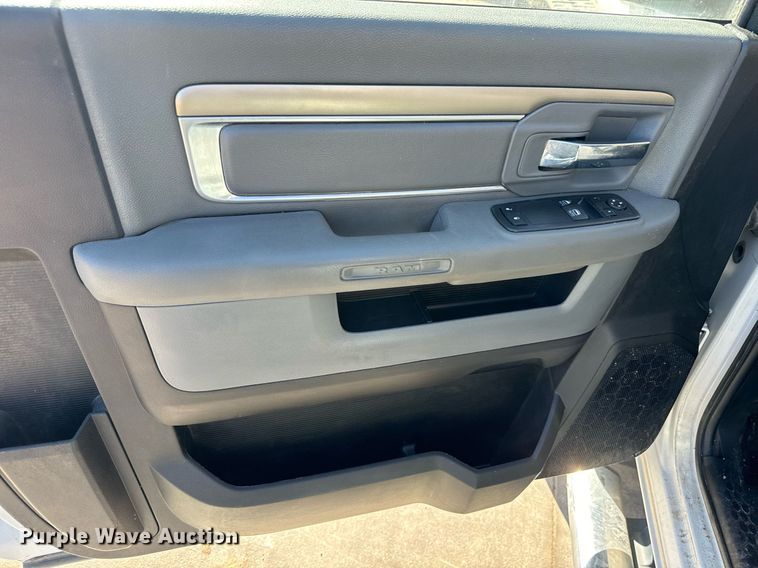 image for item MV9271 2017 Dodge  Ram 5500HD flatbed truck